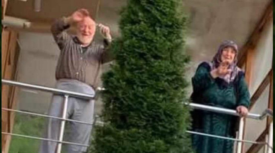 20 gün arayla koronadan vefat ettiler