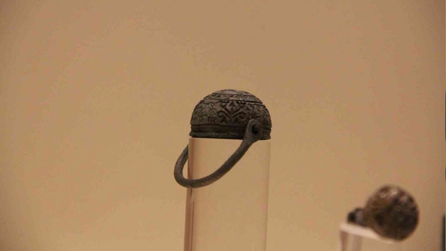 3 bin 600 y�ll�k m�h�r krem kutusunda ka��r�l�rken yakaland�