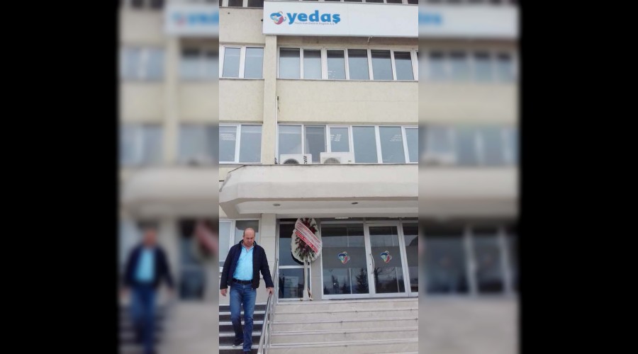 3 lira i�in elektri�i kestiler