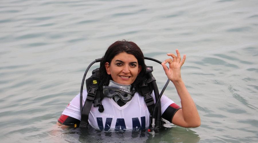 600 bin yıllık Van Gölü'nde ilk kez 'dalış okulu' açıldı