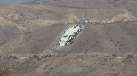 600 ton tala yaplan ve uzaydan grlebilen Atatrk portresi yenilendi