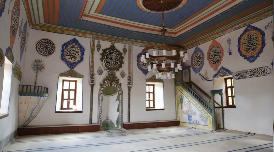 7 asırlık cami restore edildi