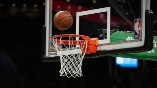 76ers'dan Lakers'a 44 sayı fark