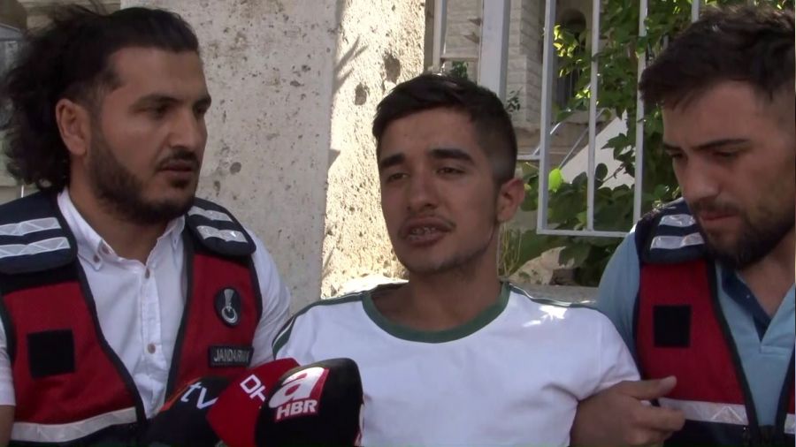 8 g�nd�r kay�p gen� ormanda b���rtlen yiyerek hayatta kalm��
