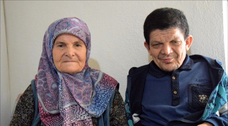 83 yaşındaki anne ömrünün 60 yılını engelli oğluna adadı