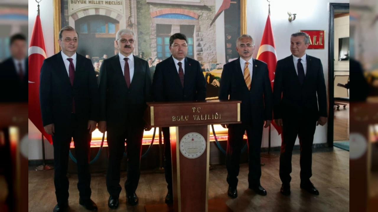 Adalet Bakanından Erdoğan'ın resminin indirilmesine tepki