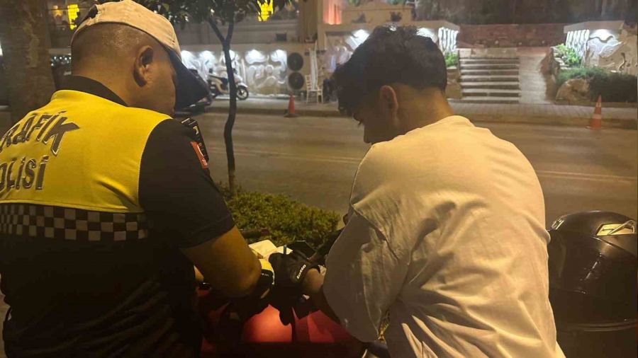 Adana'da bir gecede motosiklet srclerine 145 bin lira ceza