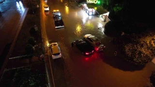 Adana'da saanak ya yollar su altnda brakt