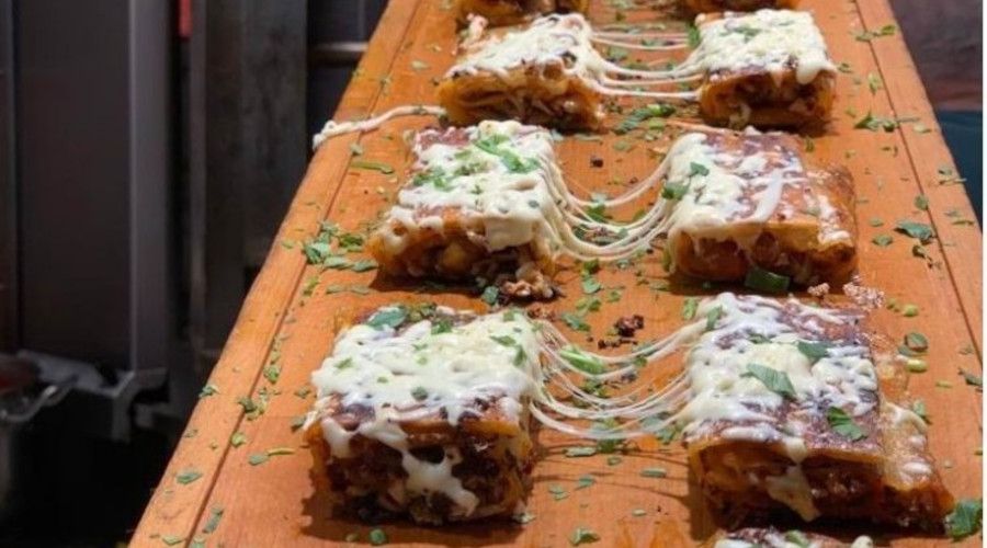 Adana'ya �zg� Piton D�ner b�y�k ilgi g�r�yor