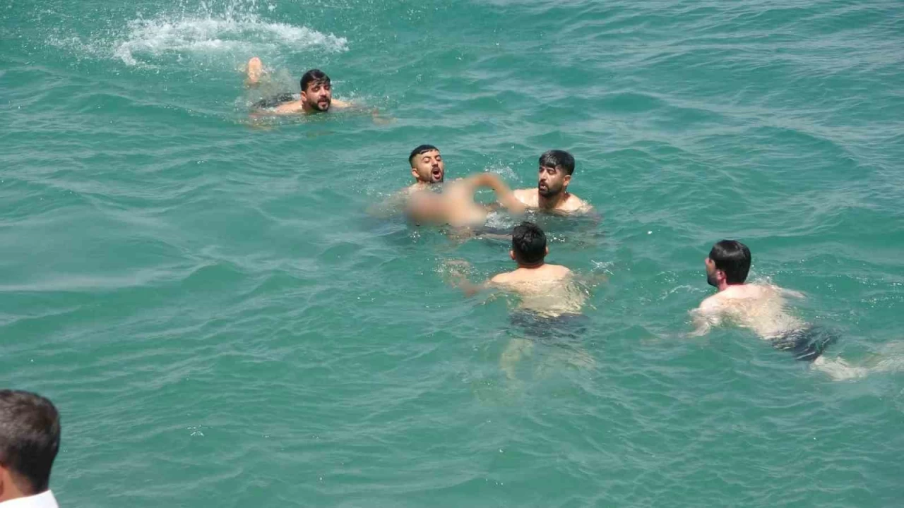 Adıyaman'da suya giren iki kardeşten biri hayatını kaybetti
