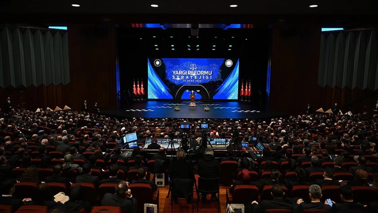 AK Parti 'ilk yargı paketi' için çalışma başlattı