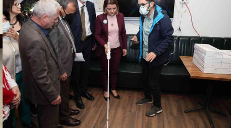 Akll bastonlar sayesinde grme engelli vatandalar istedikleri yere gidebilecek