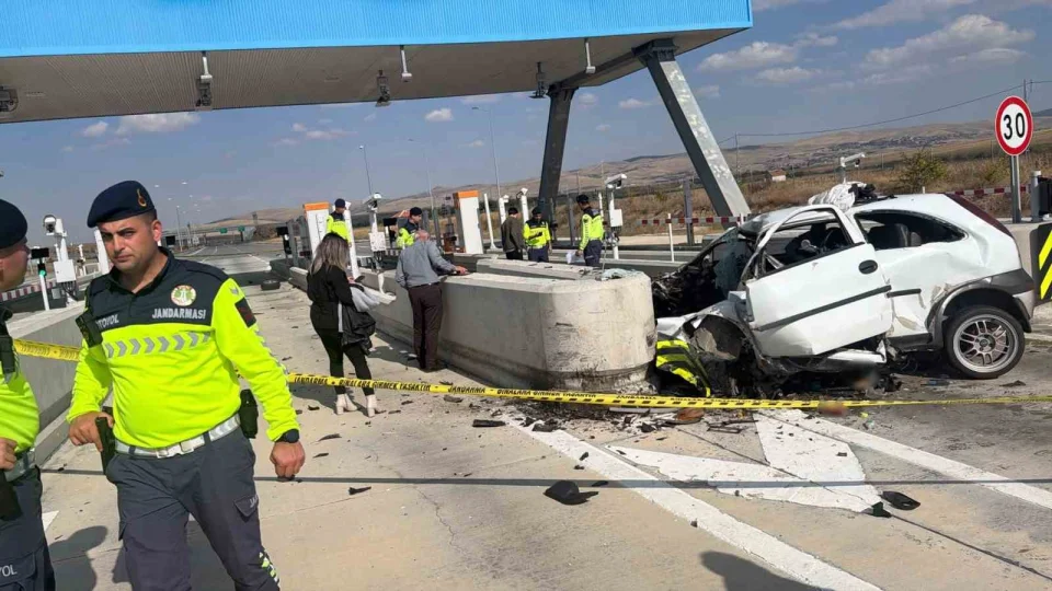 Aksaray'da feci kaza: 22 ya��ndaki s�r�c� �ld�
