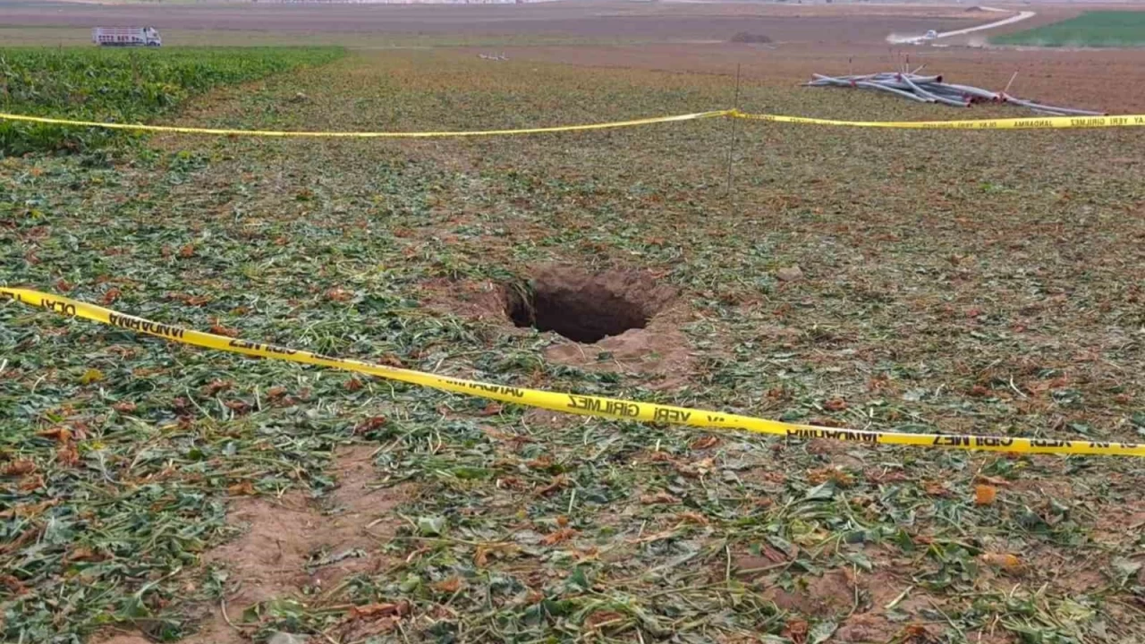 Aksaray'da pancar tarlasnda obruk olutu