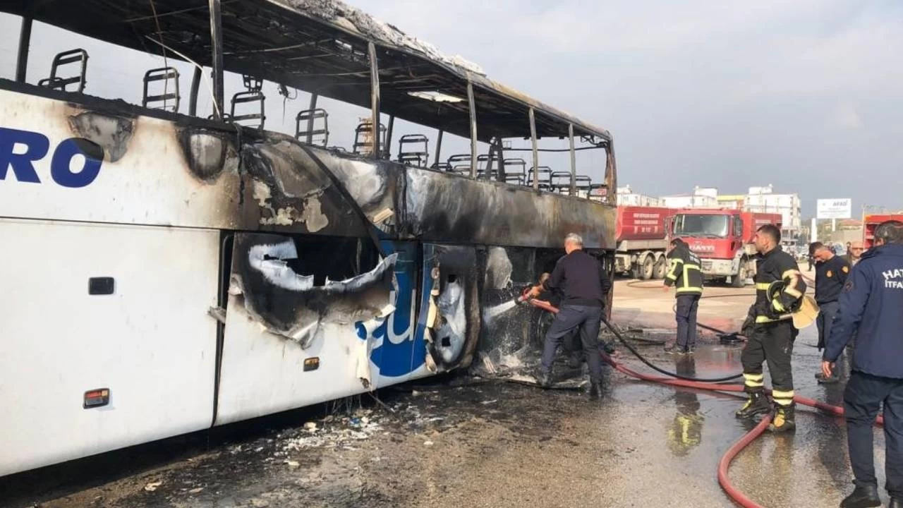 Alev alan Metro Turizm otob�s�nde 14 yolcu �l�mden d�nd�