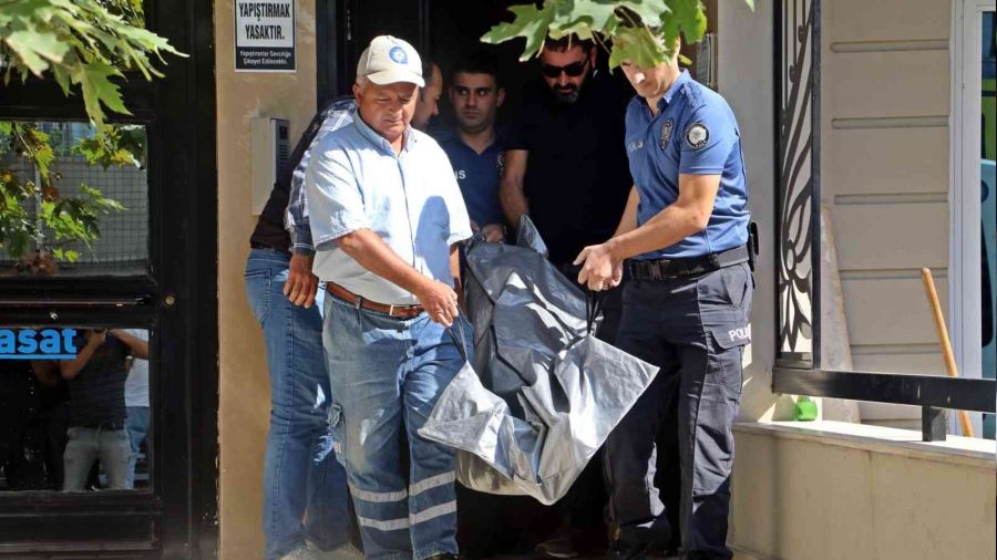 Almanca retmeninin evinde rencisinin pheli lm