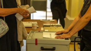 Almanya'da Berlin ve Mecklenburg-Vorpommern eyaletlerinde seçimler için oy kullanma işlemi başladı