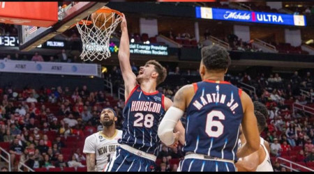 Alperen, Rockets'ı galibiyete taşıdı