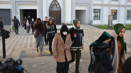 'Altın Kızlar' baltayı taşa vurdu