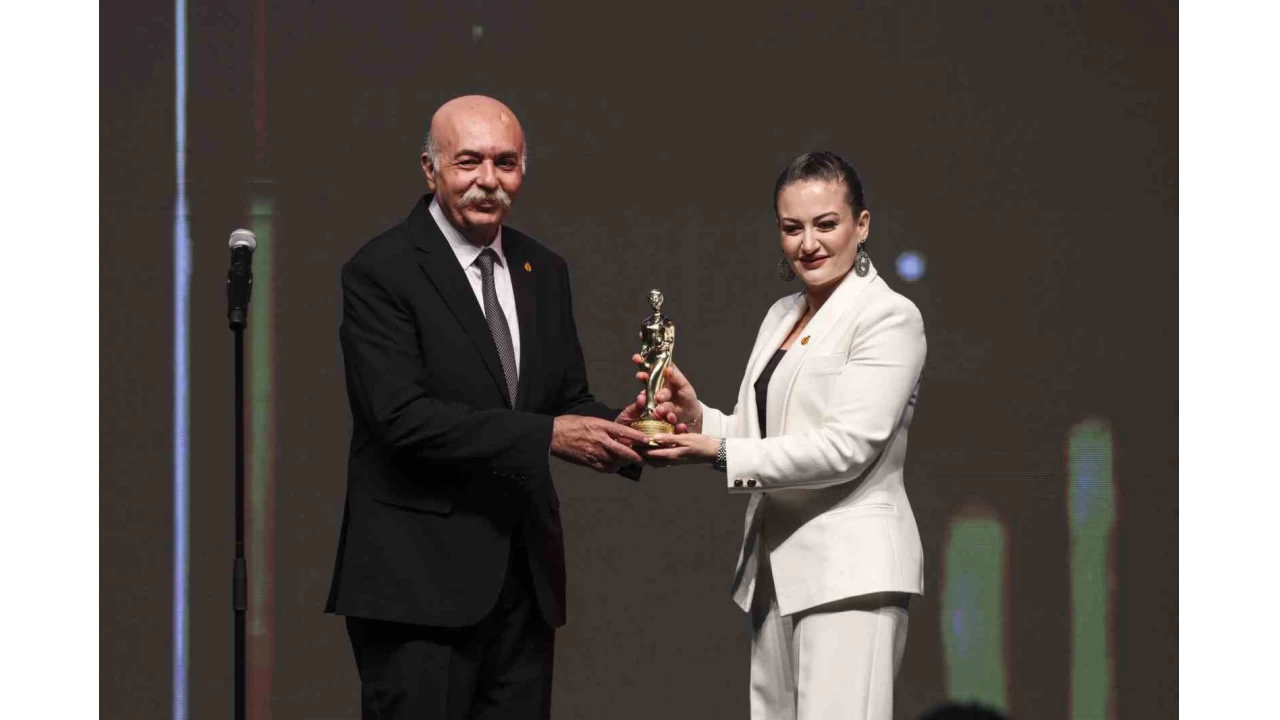 Altın Portakal'da "Onur, Emek, Başarı" ödülleri sahiplerini buldu