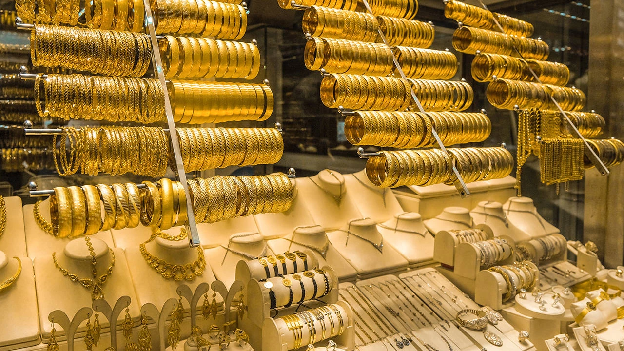 Alt�n�n kilogram fiyat� 2 milyon 410 bin lira oldu