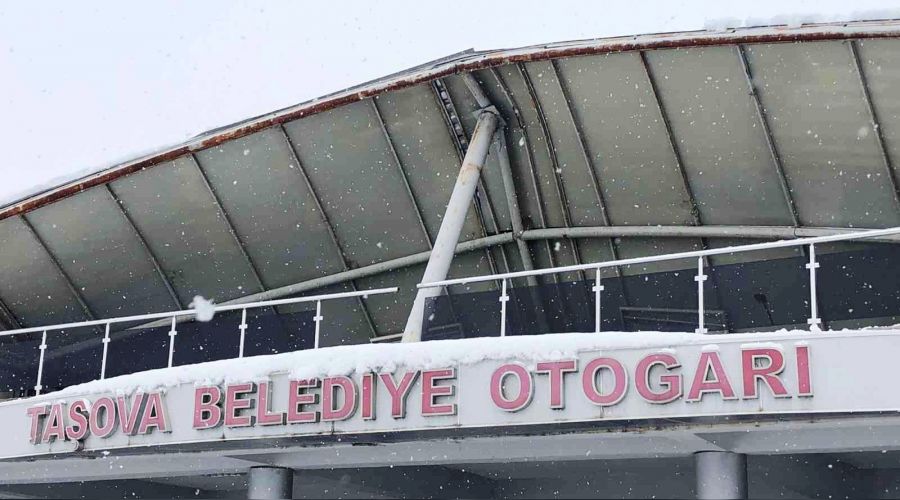 Amasya'da otogar çatısı çöktü