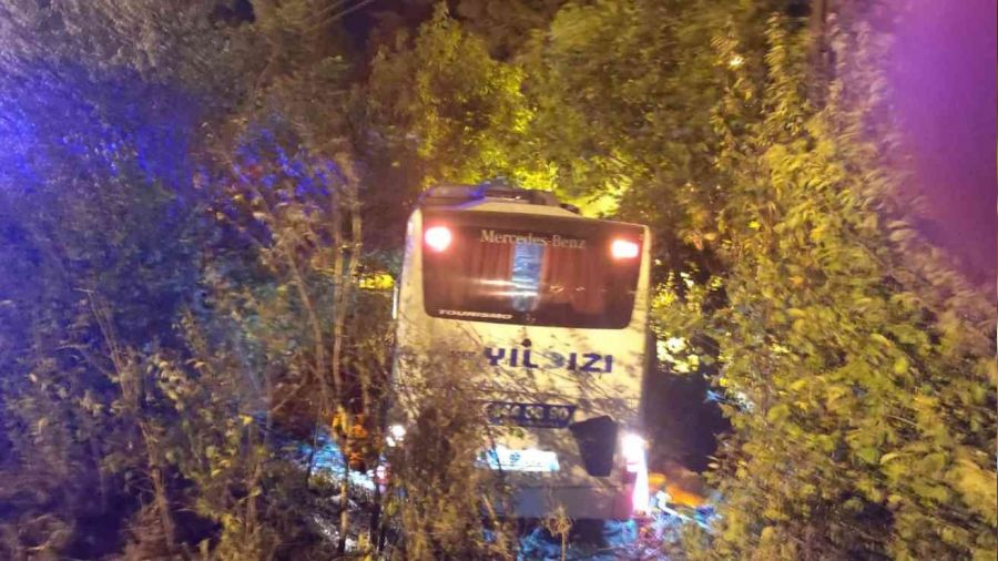 Amasya'da yolcu otobüsüyle kamyonet çarpıştı: 2 ölü 8 yaralı