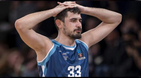 Anadolu Efes kadrosunu glendiriyor 