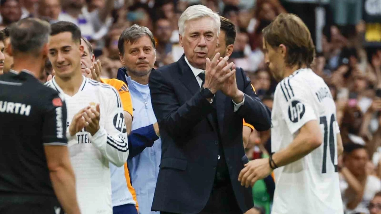 Ancelotti ve Modric, Real Madrid'e galibiyetle veda etti