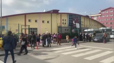 Ankara'da bir ahs, ilkokuldaki 20 kiiyi rehin ald