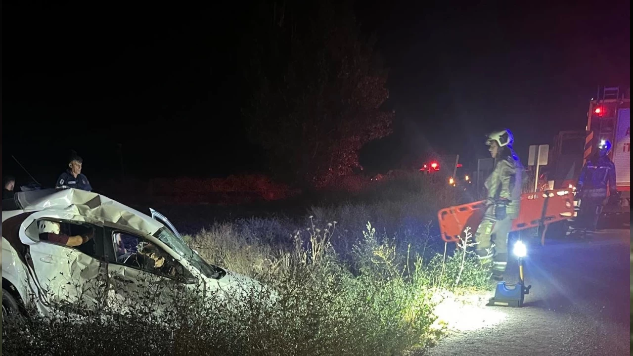 Ankara'da otomobil ile kamyon �arp��t�: 4 yaral�