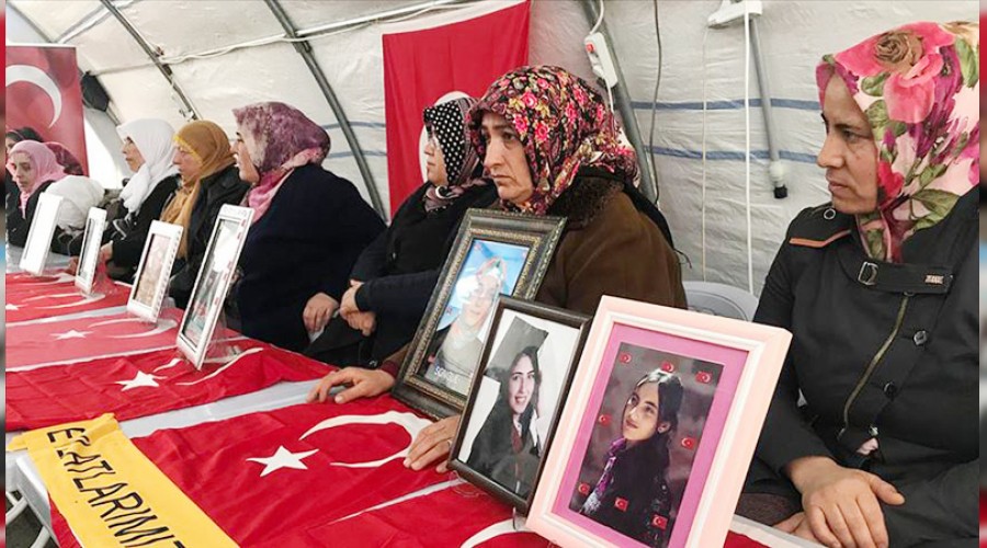 Anneler yeni y�la n�bette girdi