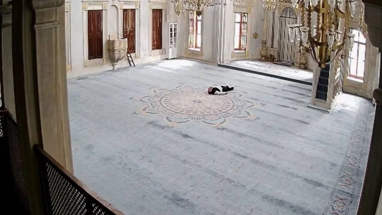 Annesini ve kız kardeşini öldüren şahıs camide intihar etti