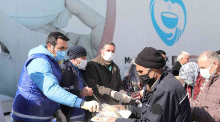 Antalya Büyükşehir Belediyesi Mobil Aşevi Isparta'da