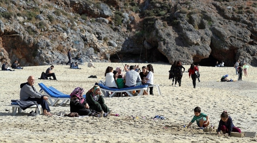 Antalya'da Aralık'ta deniz keyfi