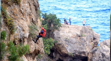 Antalya'da falezlerde erkek cesedi bulundu