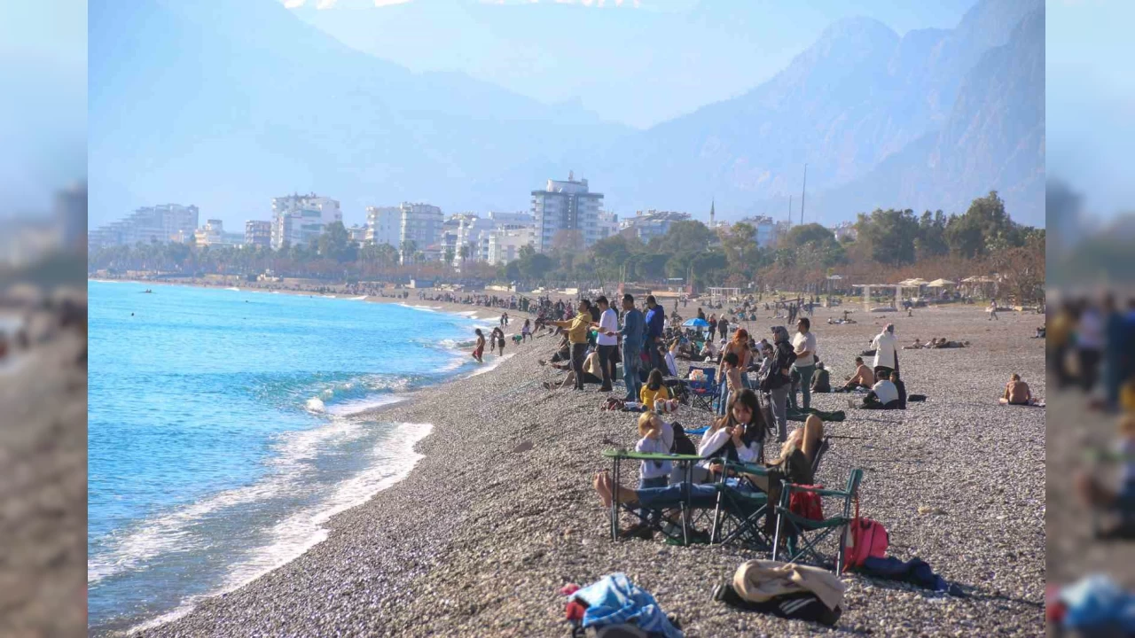 Antalya'da insanlar sahile koştu