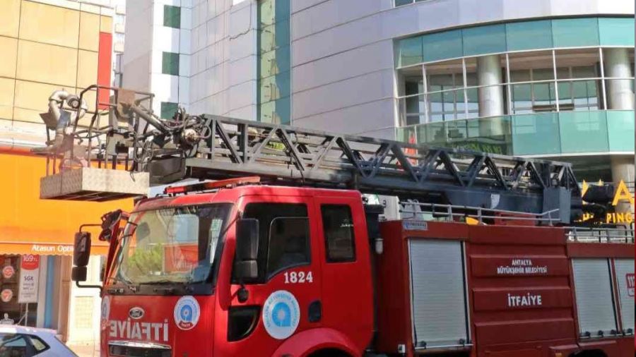Antalya'da özel hastanedeki yangın