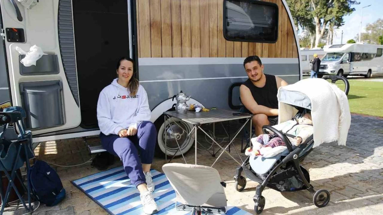 Antalya'da s�cak hava karavan turizmini canland�rd�