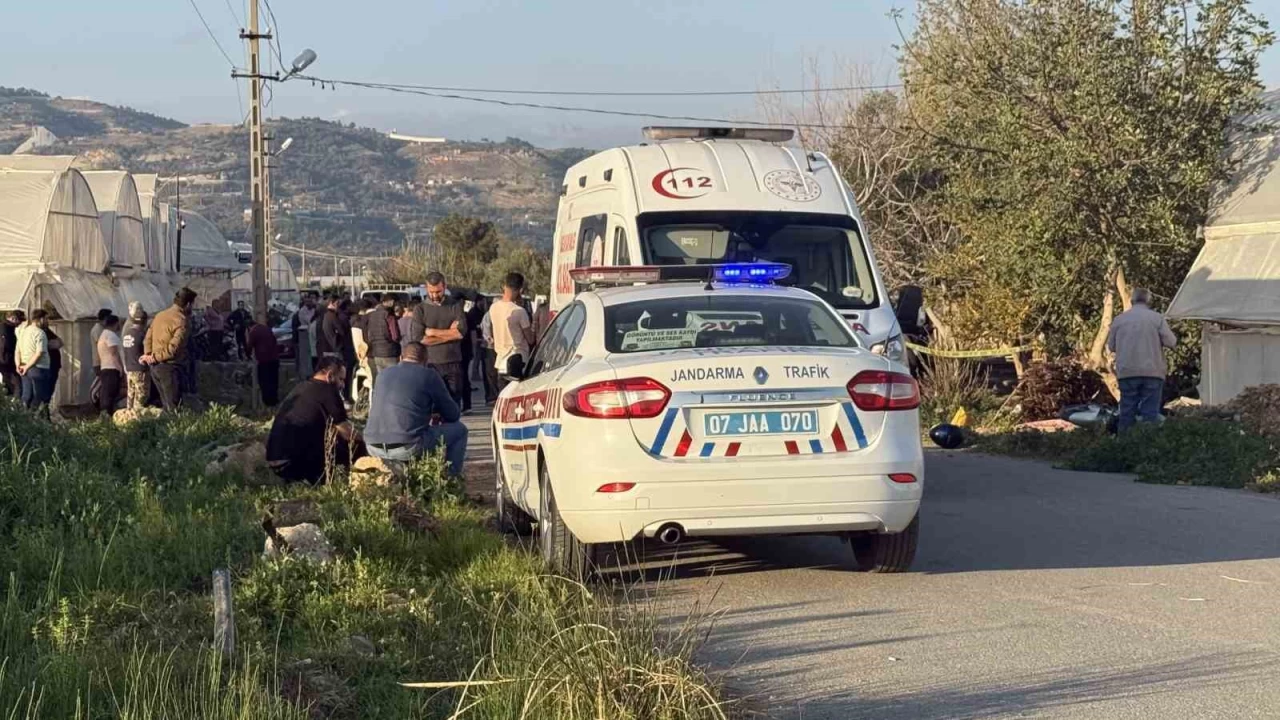 Antalya'daki motosiklet kazas�nda 2 ki�i �ld�