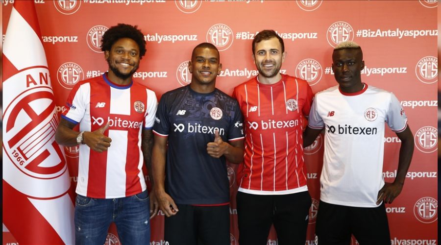 Antalyaspor yıldızlarını tanıttı