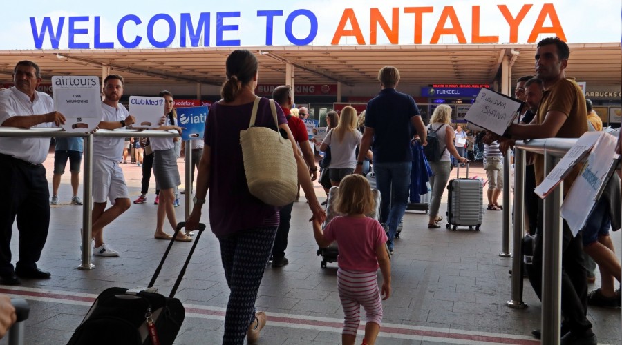 Antalya'ya turist akn