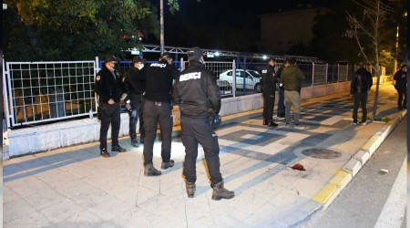 Araç içerisinden ateş açıp arkadaşını vurdu