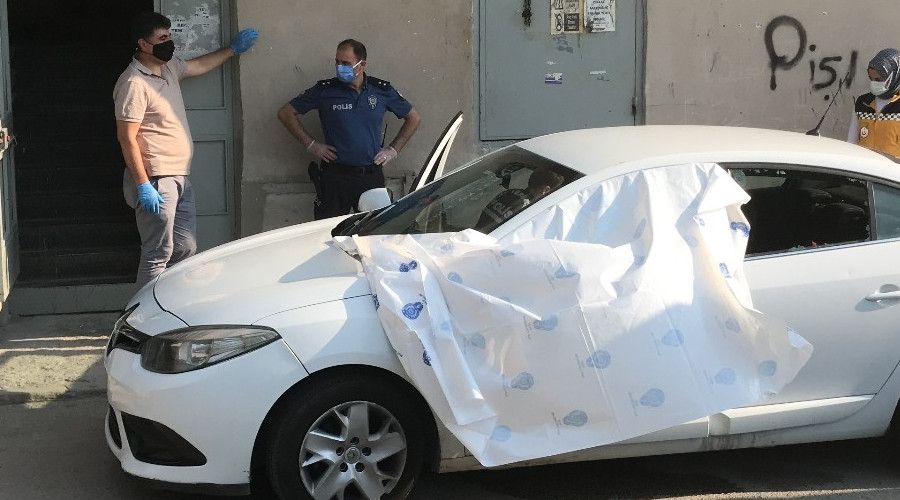 Ara� i�inde hayat�na son verdi