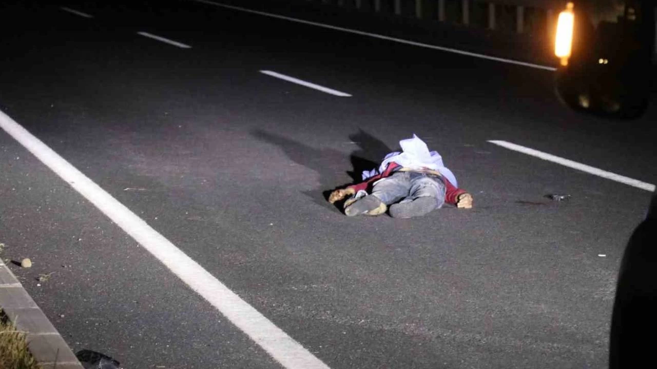 Arac�n �arpt��� evsiz adam 30 metre savrularak hayat�n� kaybetti