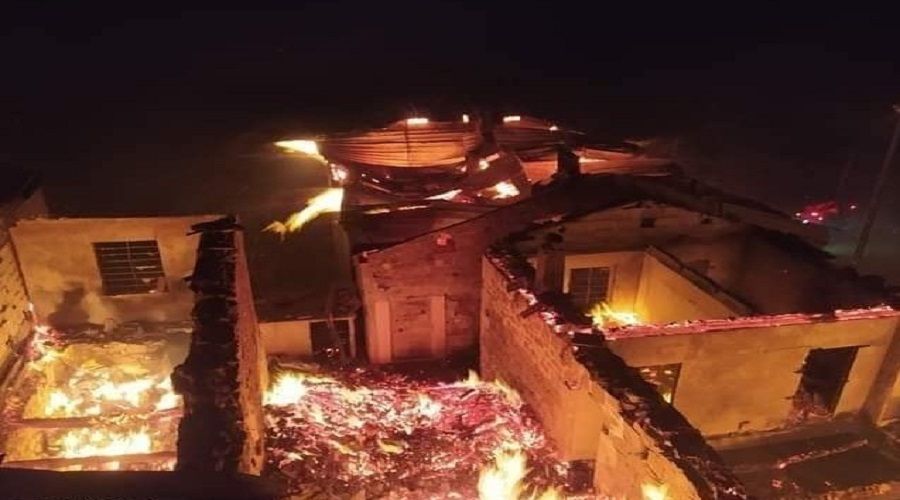 Araklı'da 7 ev 2 samanlık kül oldu