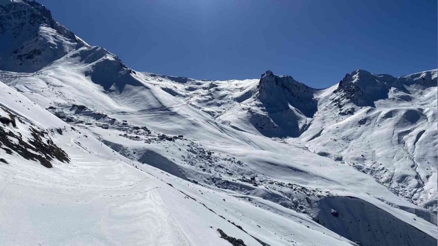 Artvin yaylaları beyaza büründü