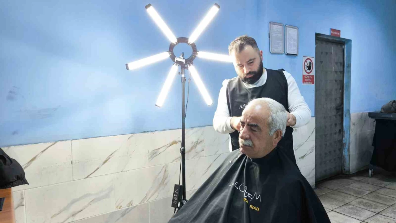 Artvinli gen� kuaf�rden �rnek davran��