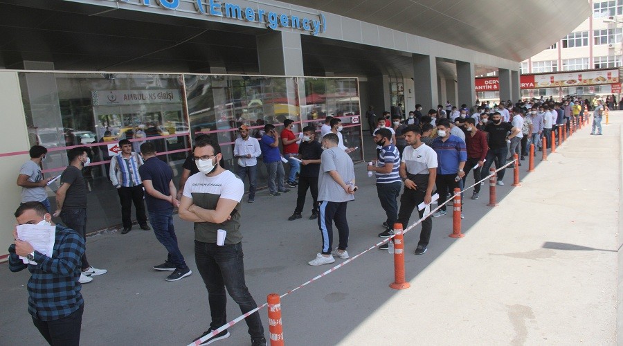 Asker adaylar�n�n korona testi kuyru�u