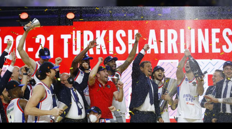 Ataman kupayı şehitlerimize armağan etti